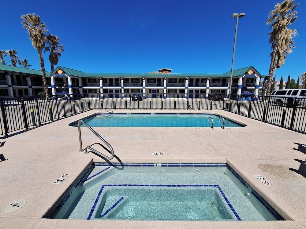 Days Inn by Wyndham Safford, AZ photo 16