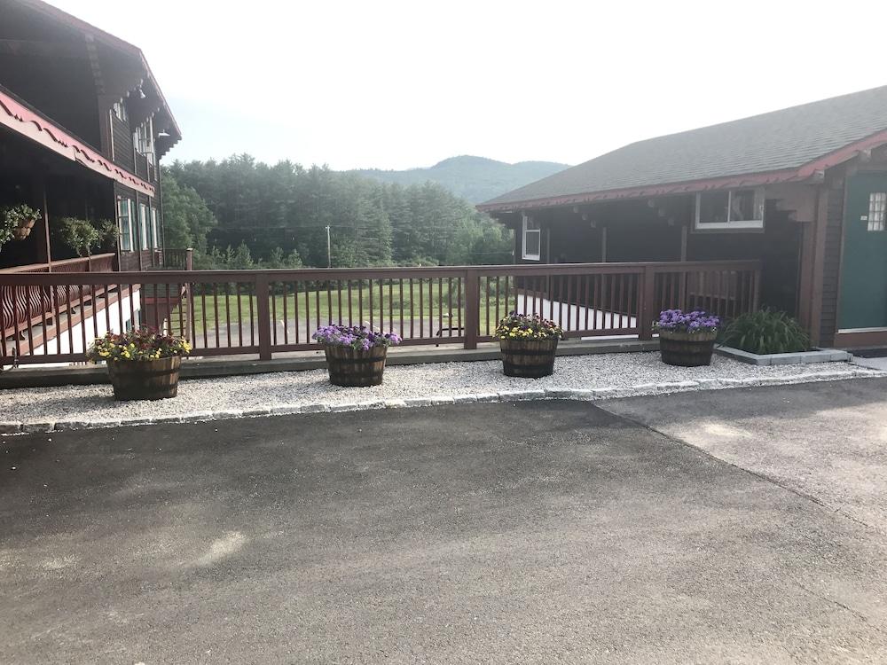 Swiss Chalets Village Inn photo 89