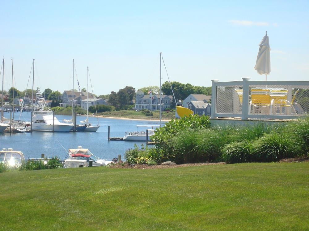 Anchor In Distinctive Waterfront Lodging photo 29