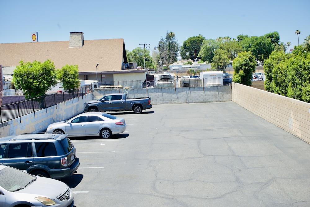 Red Carpet Motel photo 12