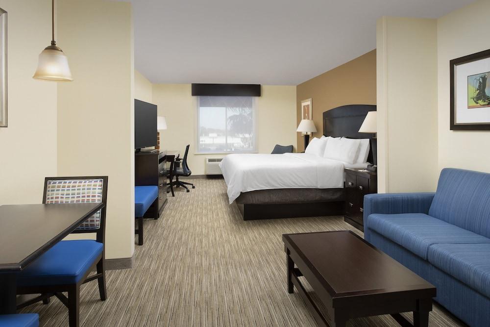 Holiday Inn Express Hotel & Suites Uvalde by IHG photo 6