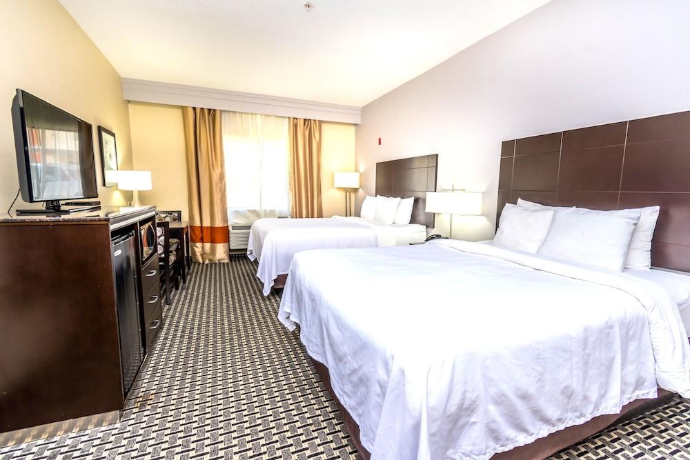 Econo Lodge Inn & Suites East photo 45