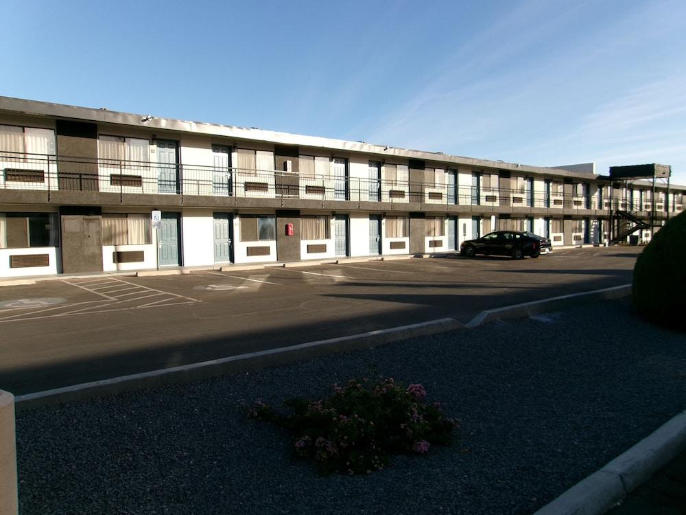 SureStay Hotel by Best Western Phoenix Airport photo 77