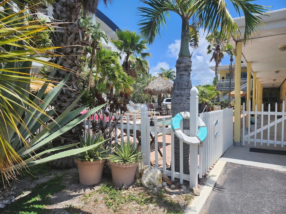 Silver Sands Motel photo 12