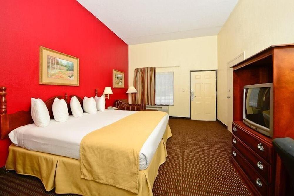 Manchester Heritage Inn And Suites photo 11