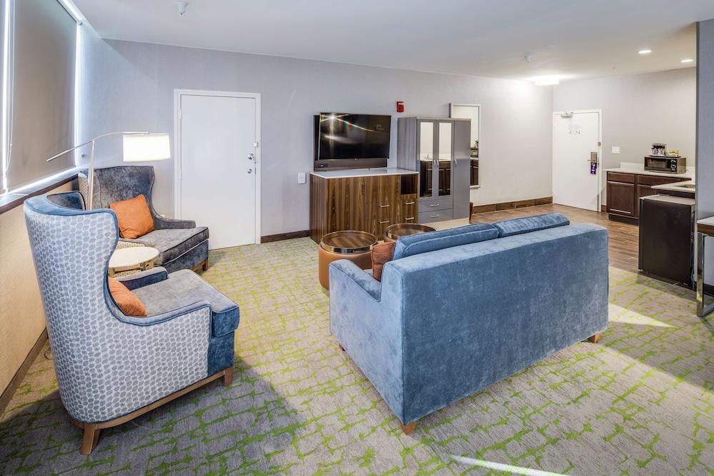 DoubleTree by Hilton Huntington photo 56