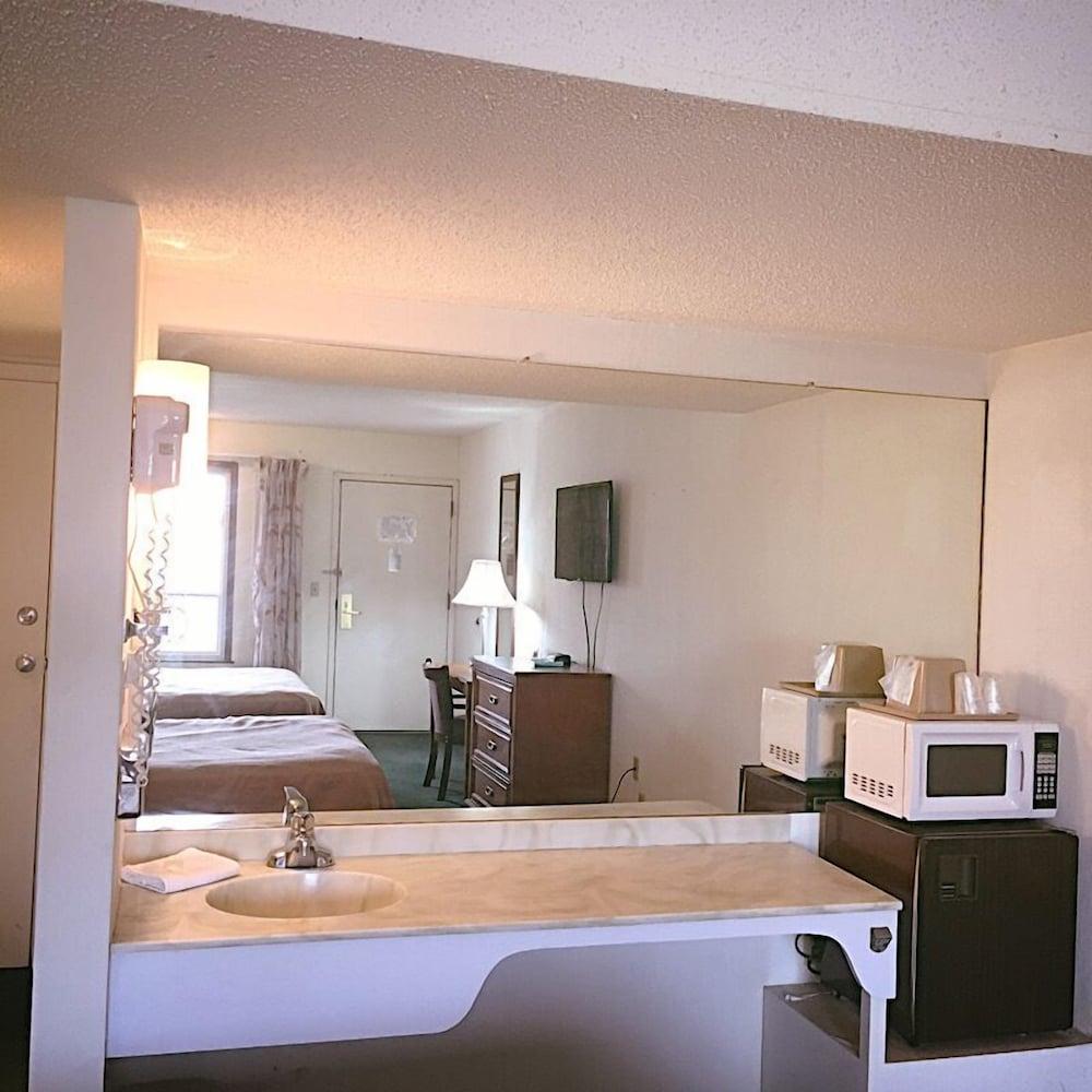 Travelers Inn photo 26