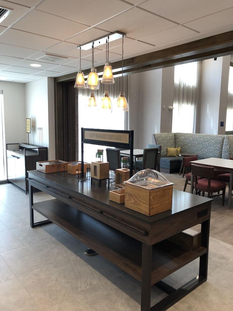 Hampton Inn & Suites Pekin Peoria Area photo 12