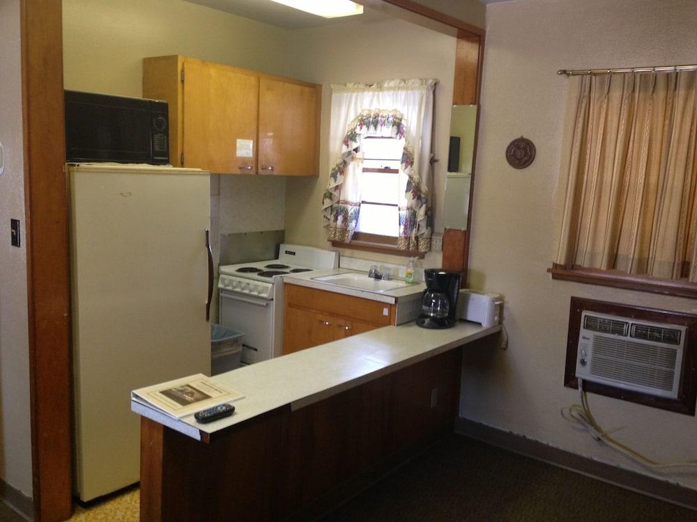 Jamestown Motel photo 11