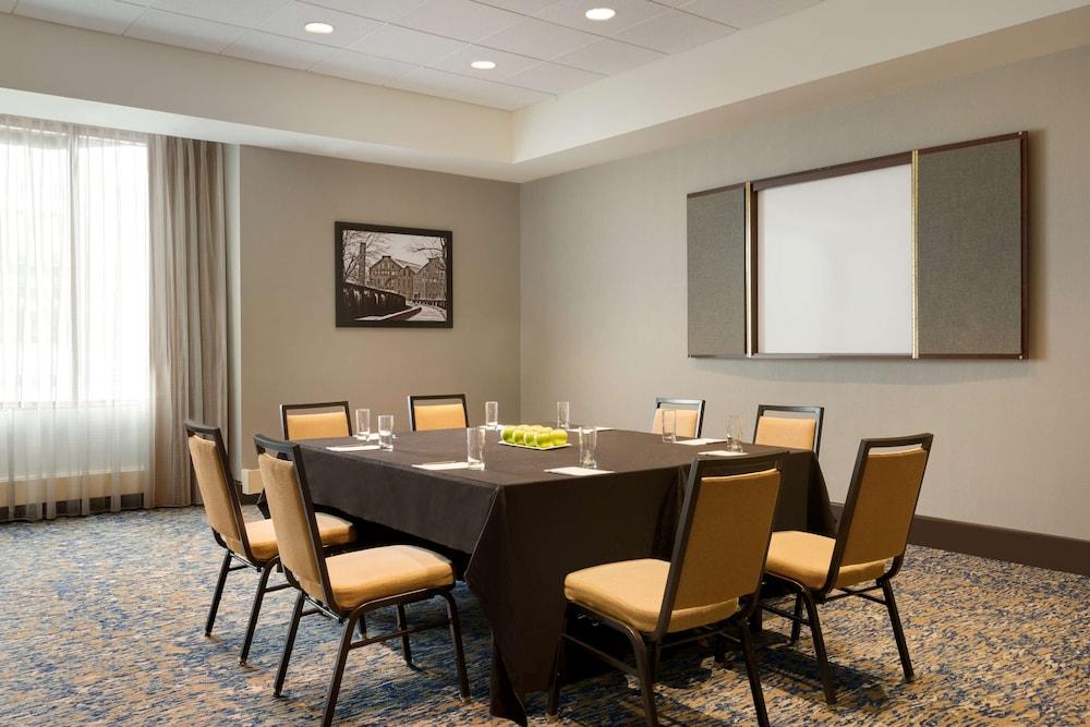 Embassy Suites by Hilton Boston Waltham photo 15