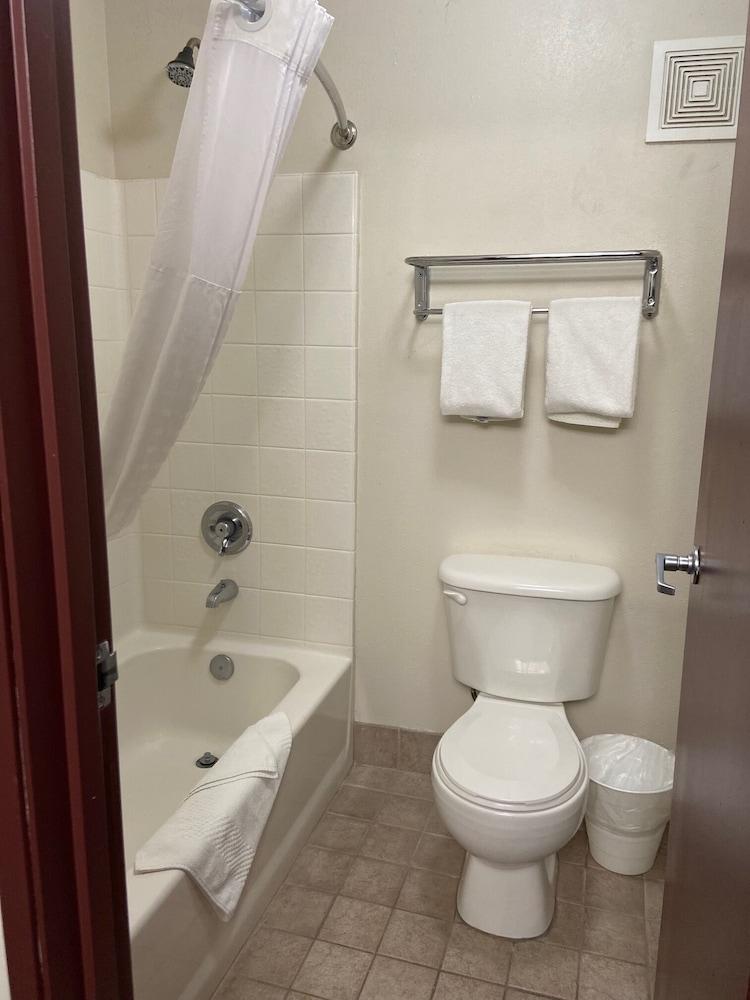 Toppenish Inn and Suites photo 15