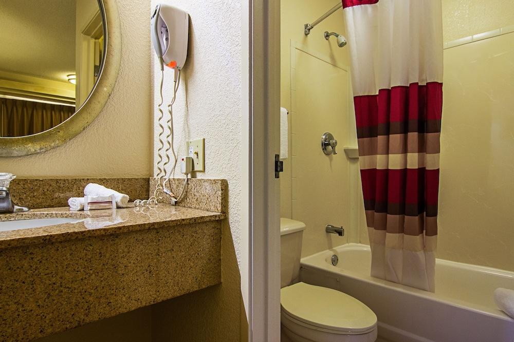 Red Oak Inn Detroit - Southfield photo 2