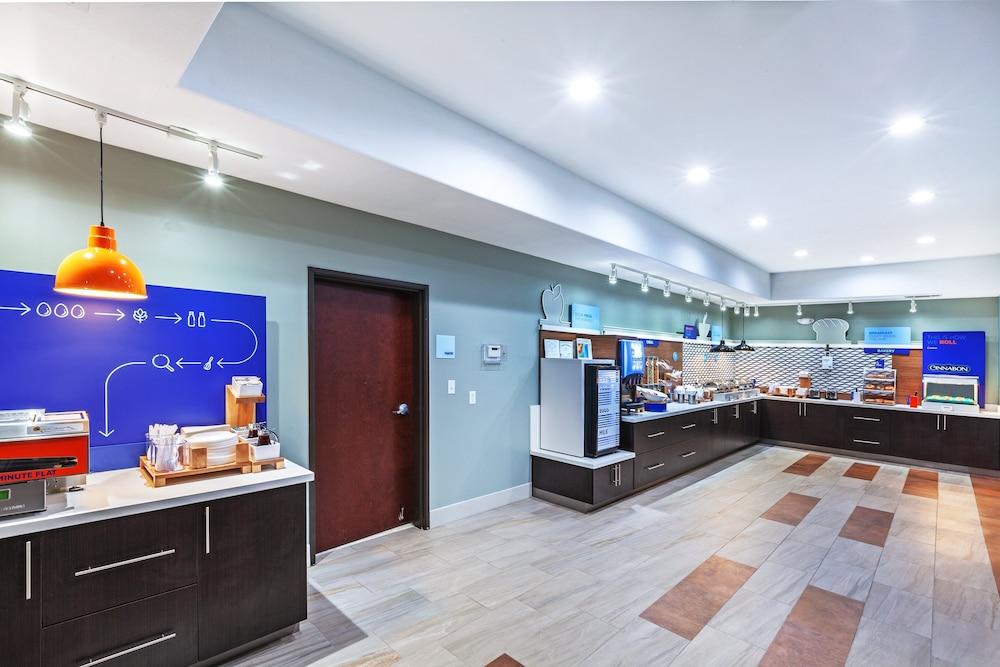 Holiday Inn Express and Suites Longview South I20 by IHG photo 13