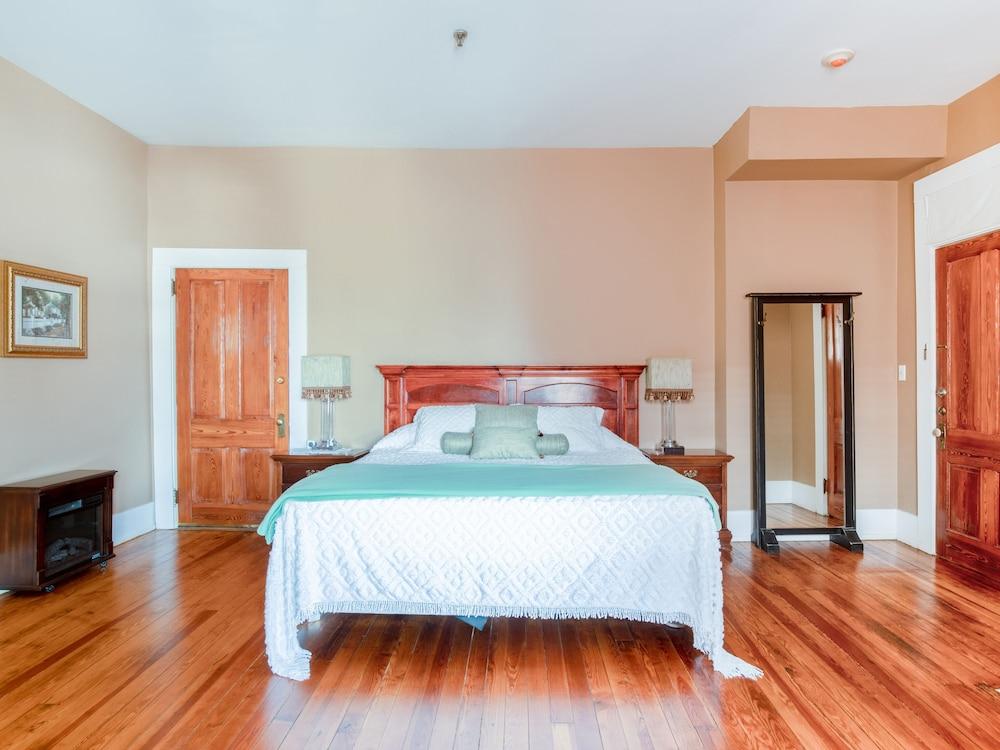 The Belmont Inn photo 22
