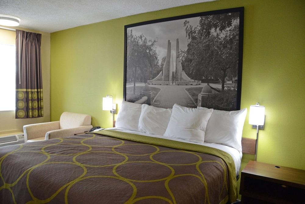 Super 8 by Wyndham Lafayette / Purdue Area photo 39