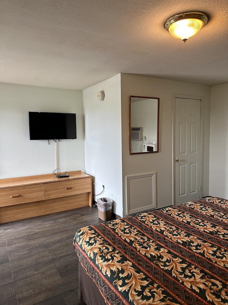 Hillcrest Motel By OYO Aurora IN Near Lawrenceburg photo 2