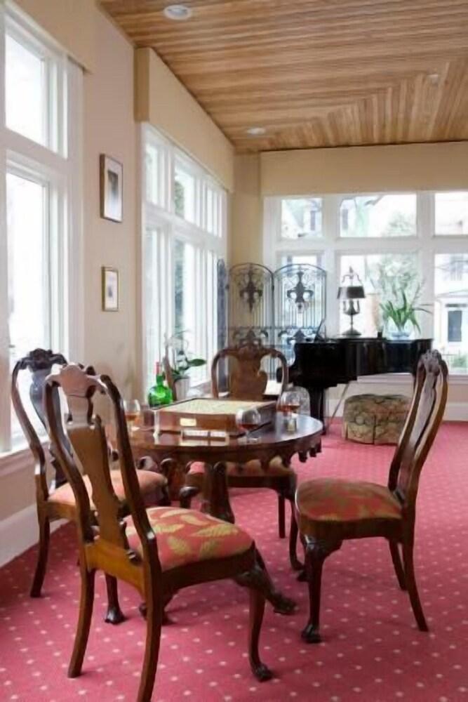 Inn at 202 Dover photo 28