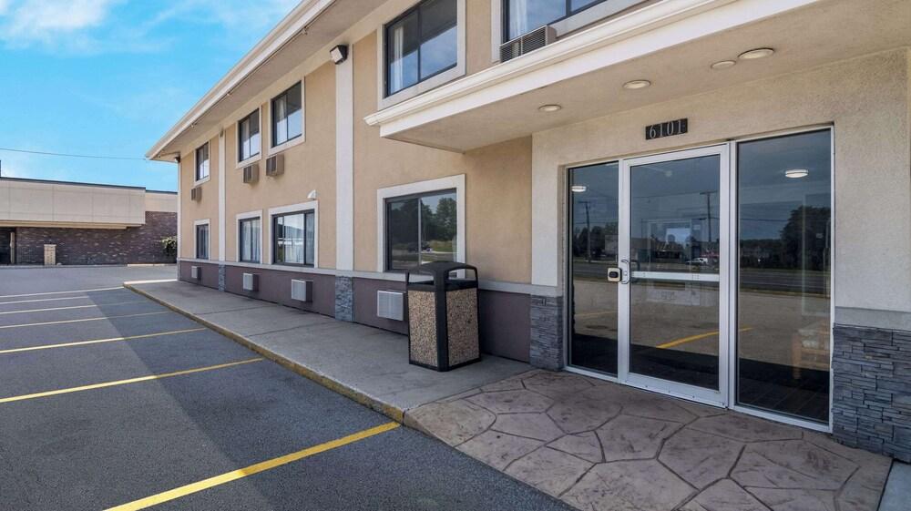 Econo Lodge Portage photo 20