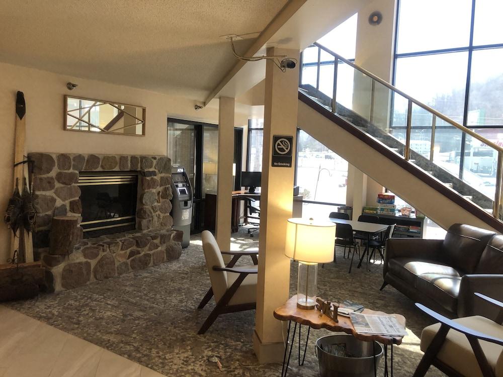 Express Suites Riverport Inn & Suites photo 19