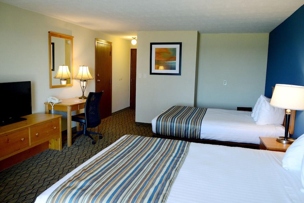 Baymont by Wyndham St. Ignace Lakefront photo 5
