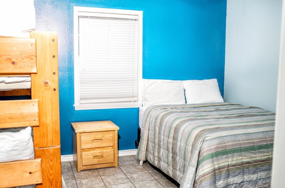 Captain Quarters Motel photo 22