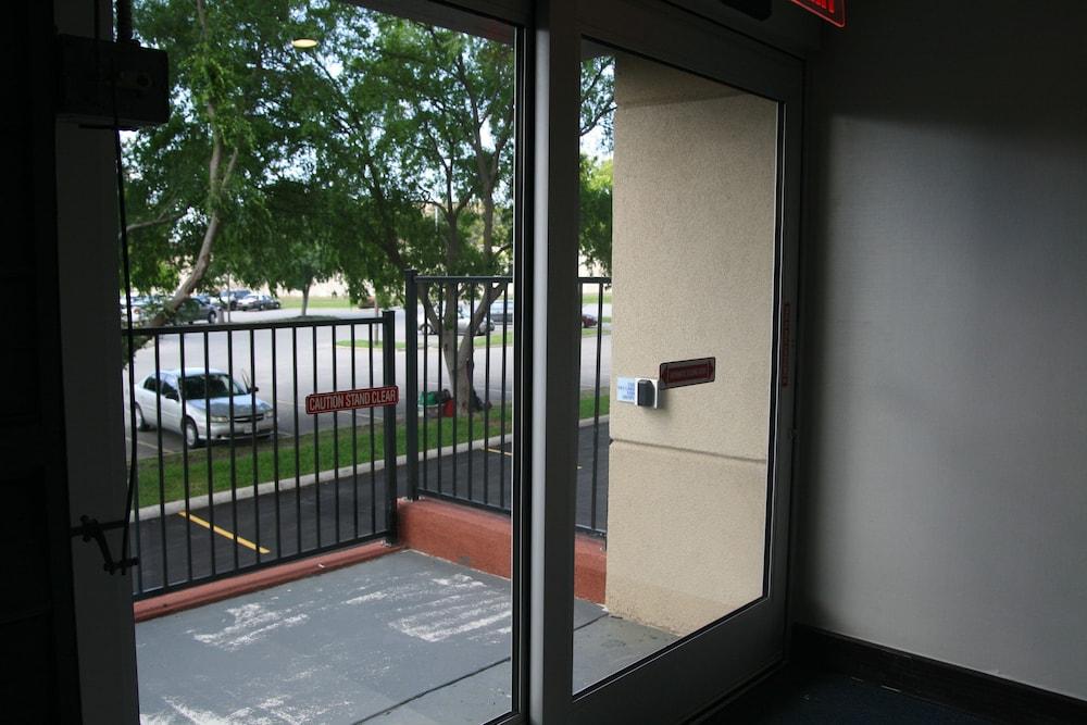 Holiday Inn Express & Suites San Antonio Medical-Six Flags by IHG photo 54