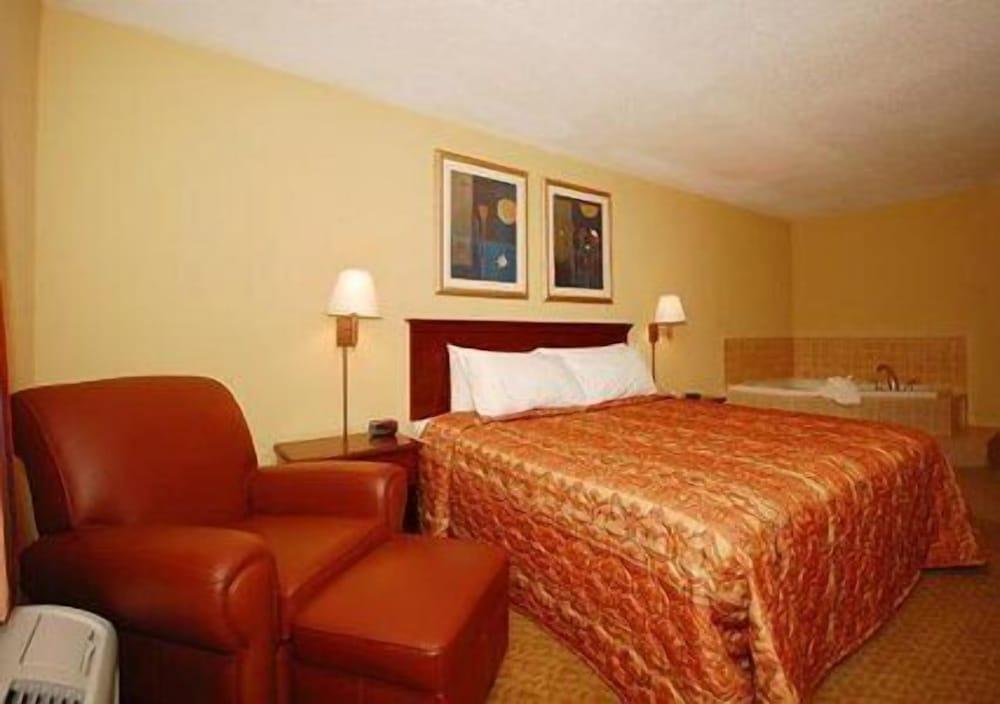 Country Hearth Inn & Suites photo 30
