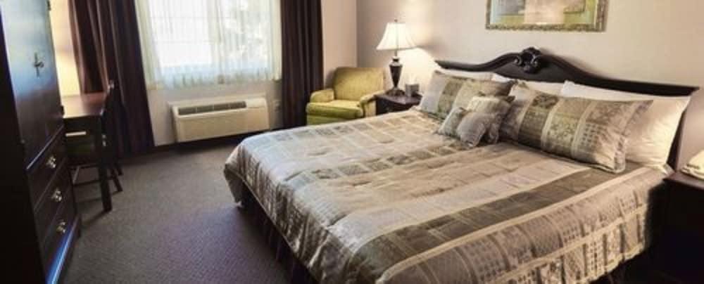 Hearthstone Inn & Suites photo 7