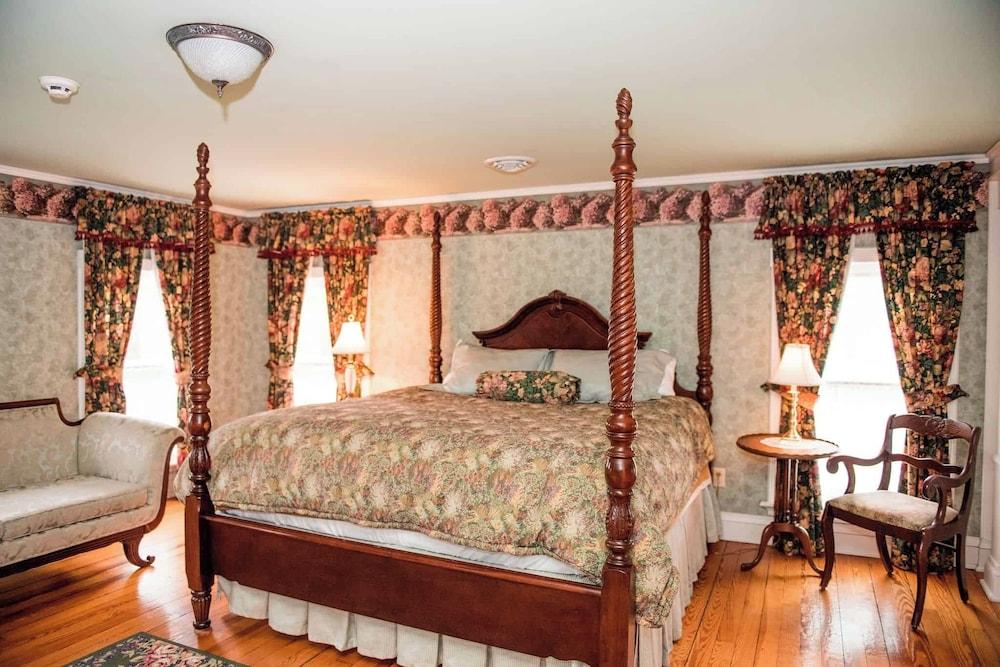 Springside Inn photo 6