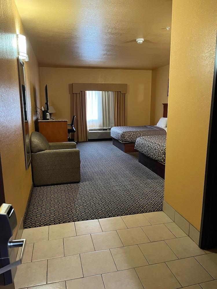 HiWay Inn Express photo 2
