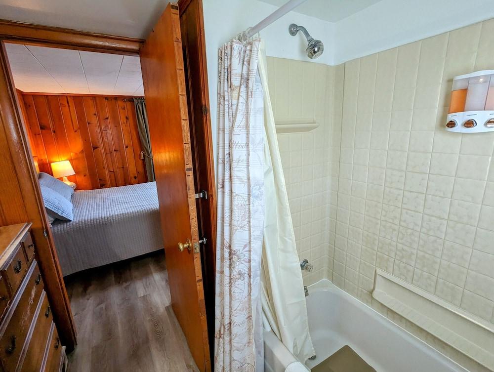 Riverside Motel photo 34
