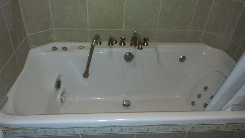 Waterbury Motel photo 19