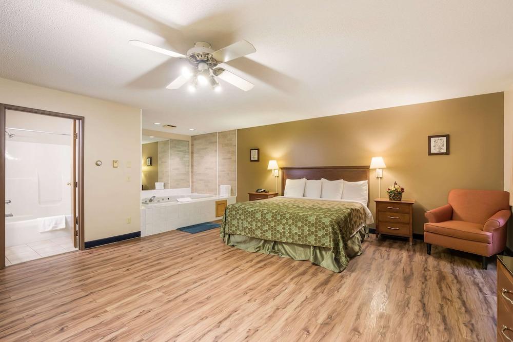 AmericInn by Wyndham Lake Mills photo 27