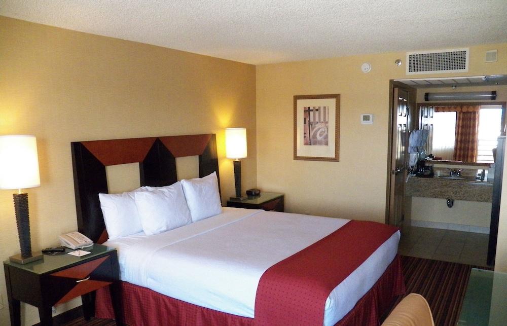 Ramada by Wyndham San Diego National City photo 6