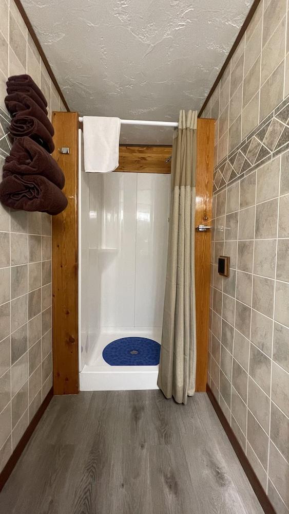 Cedar Wood Inn photo 20