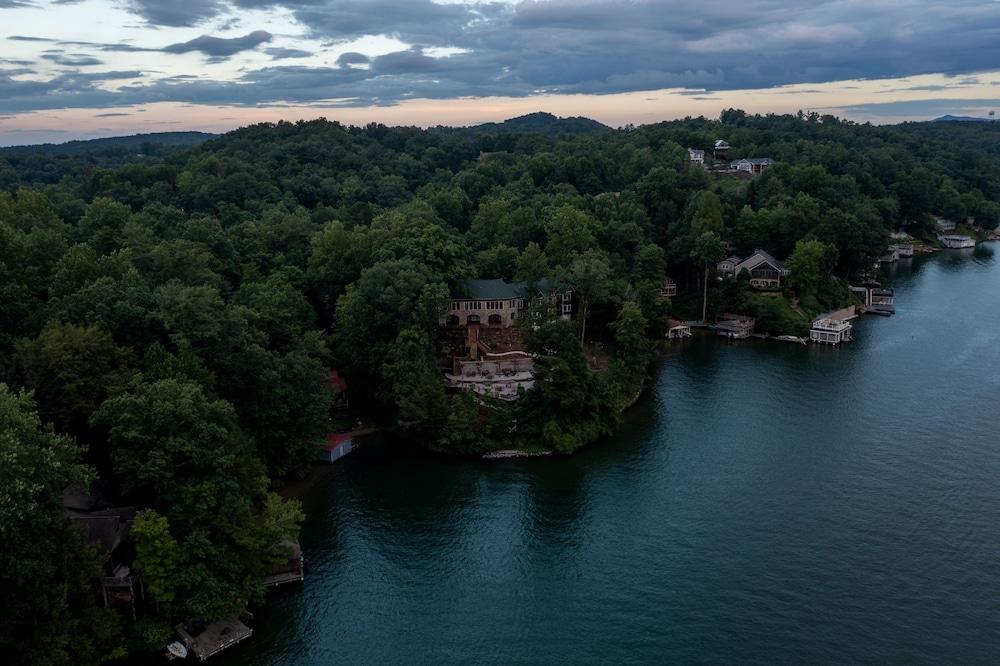 The Lodge on Lake Lure photo 8