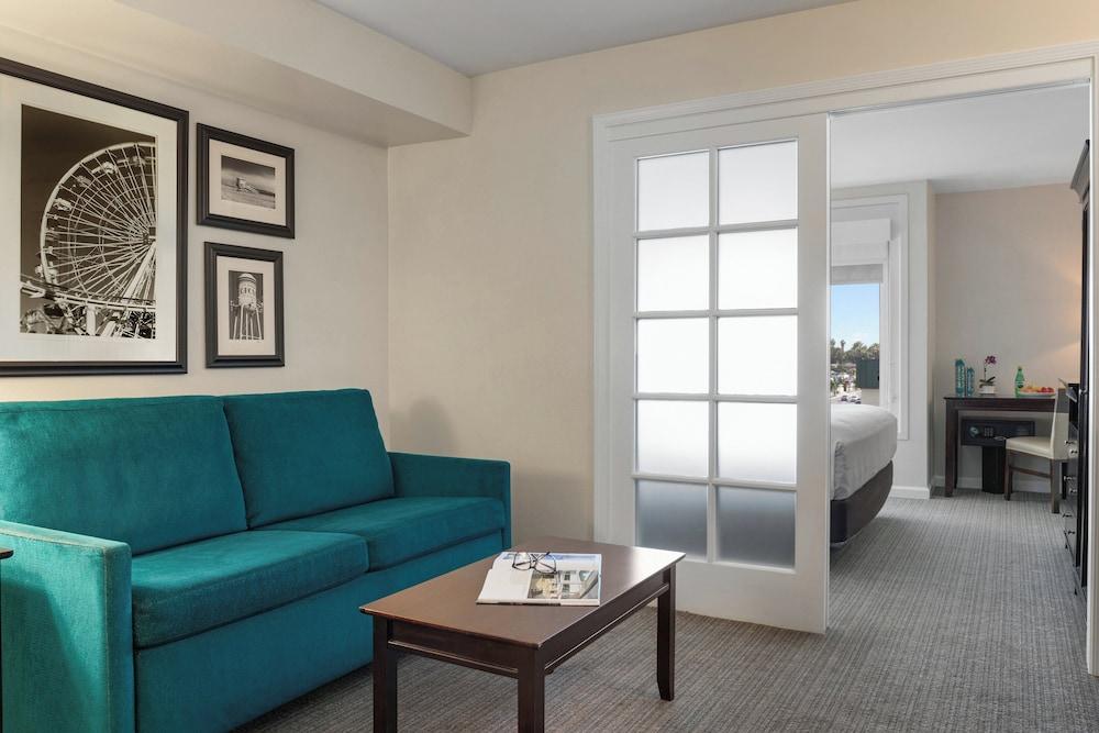 Peacock Suites photo 22