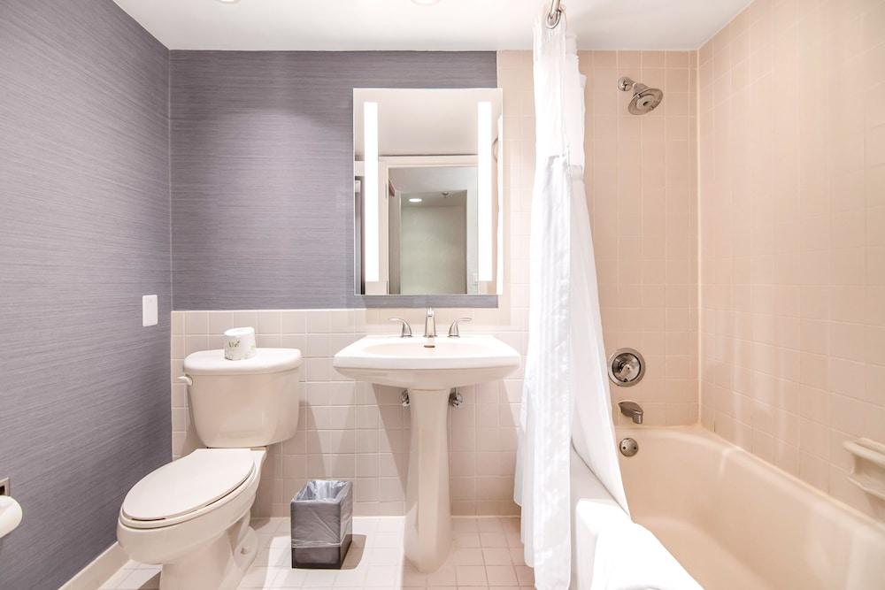 Miami Lakes Hotel photo 38
