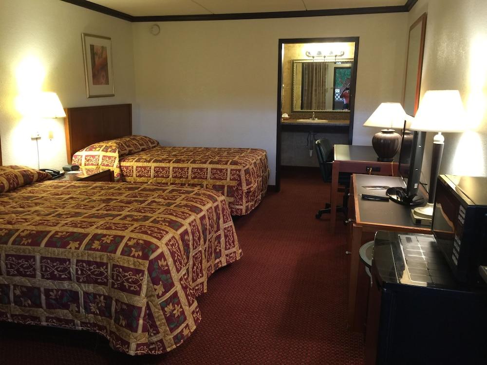 Regency Inn & Suites photo 3