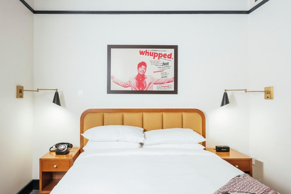Dew Drop Inn photo 22