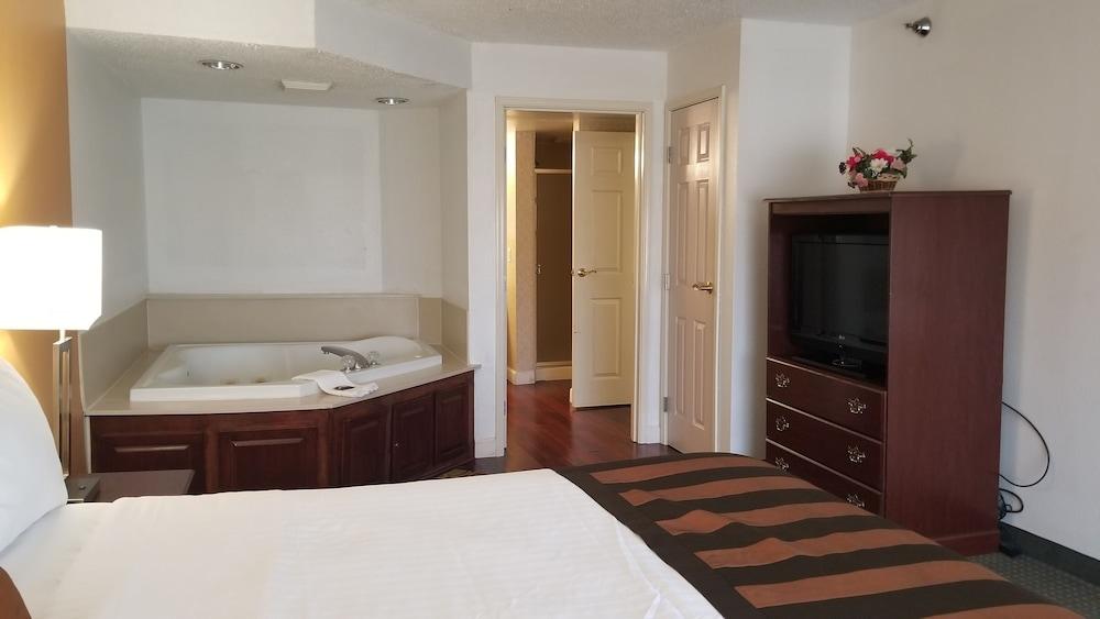 Wingate by Wyndham Indianapolis Airport-Rockville Rd. photo 6