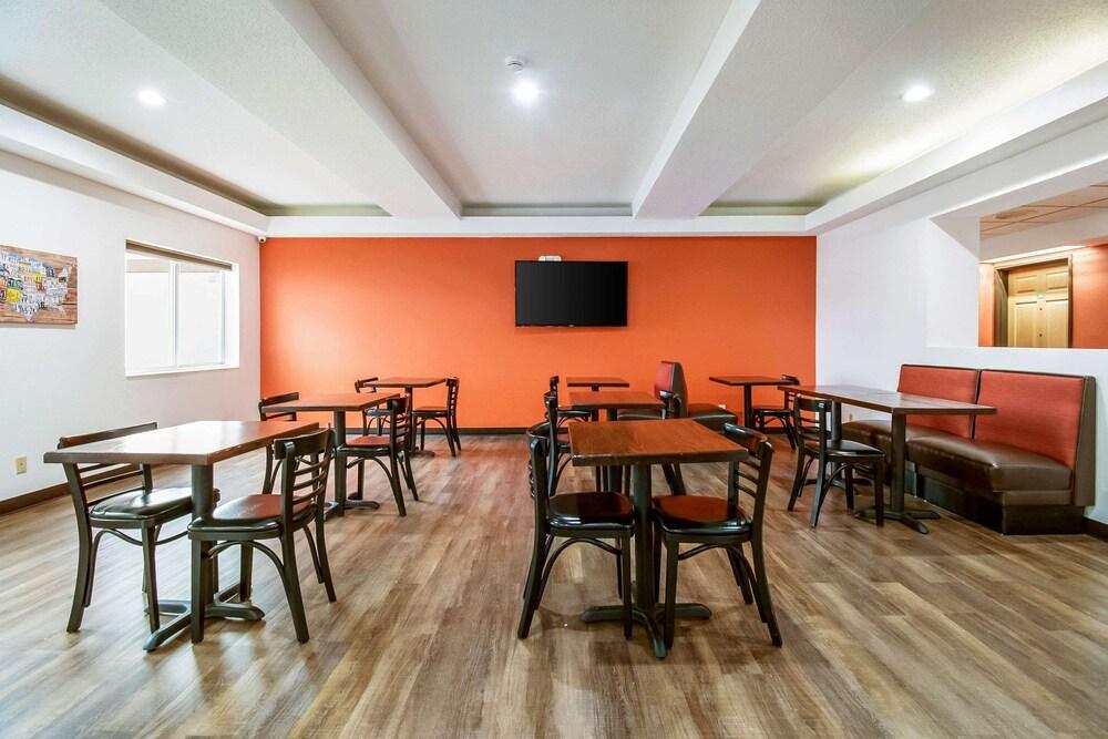 Econo Lodge Franklin photo 10