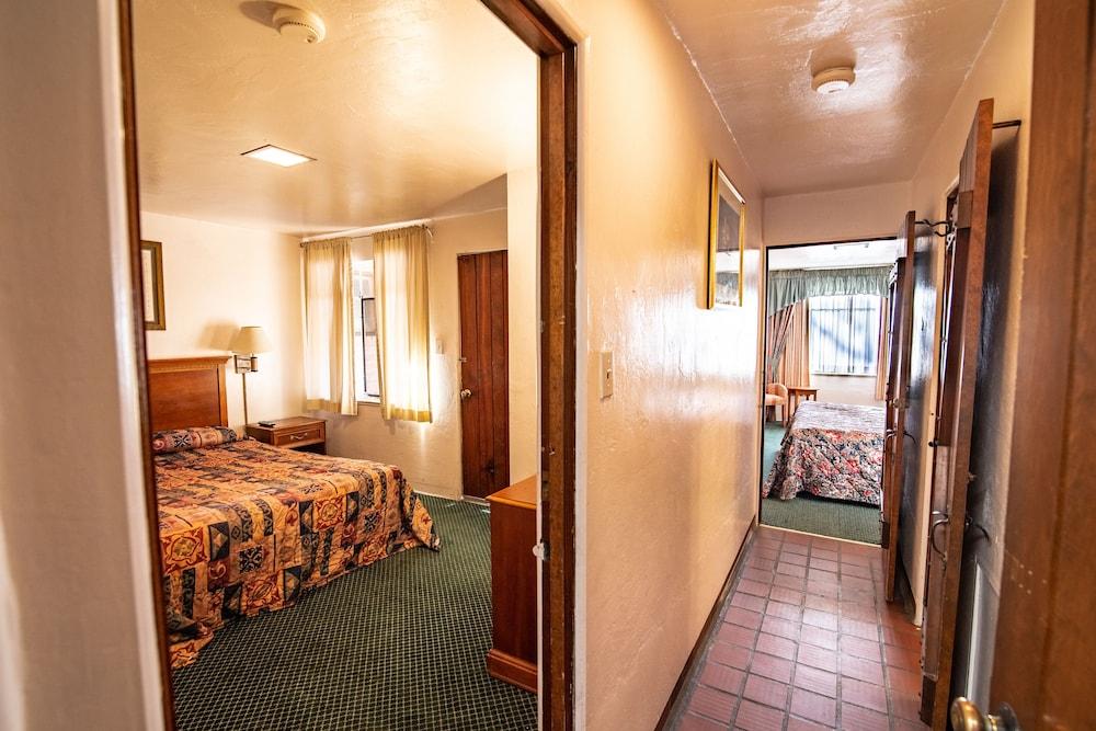 Sands Motel photo 16