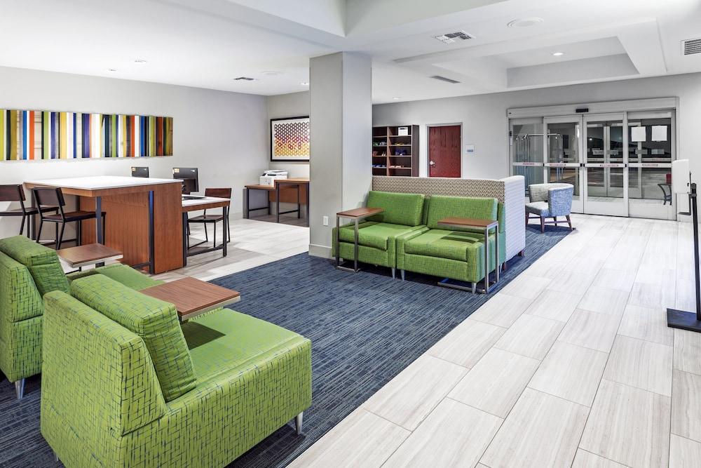 Holiday Inn Express & Suites West by IHG photo 6
