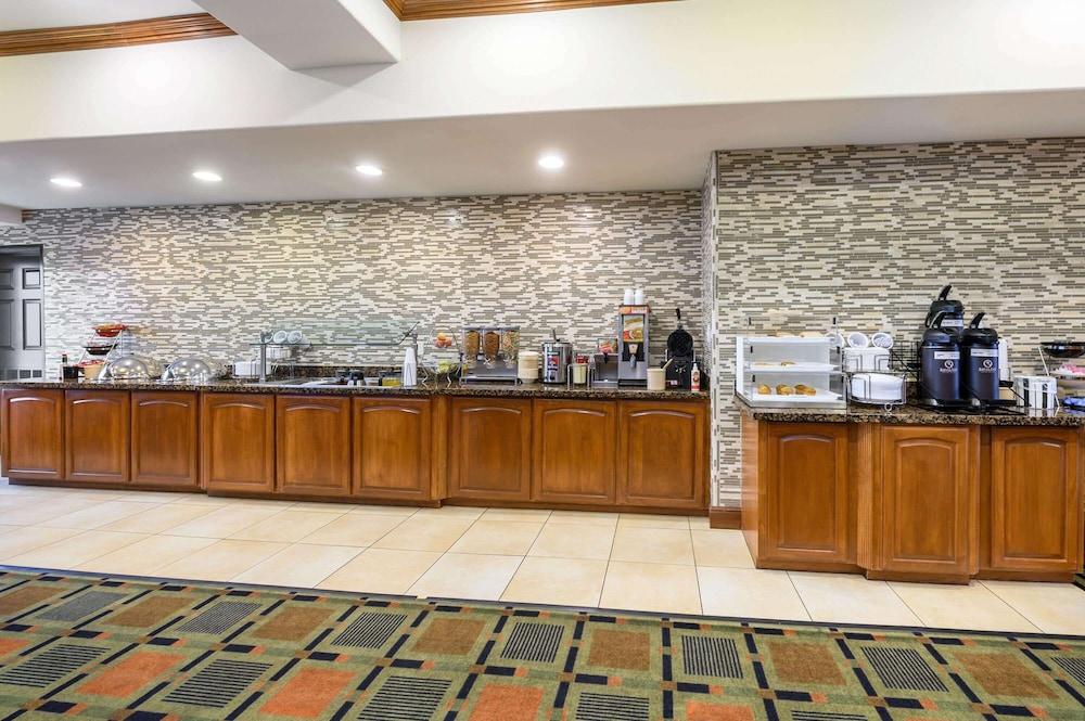 La Quinta Inn & Suites by Wyndham Longview North photo 25