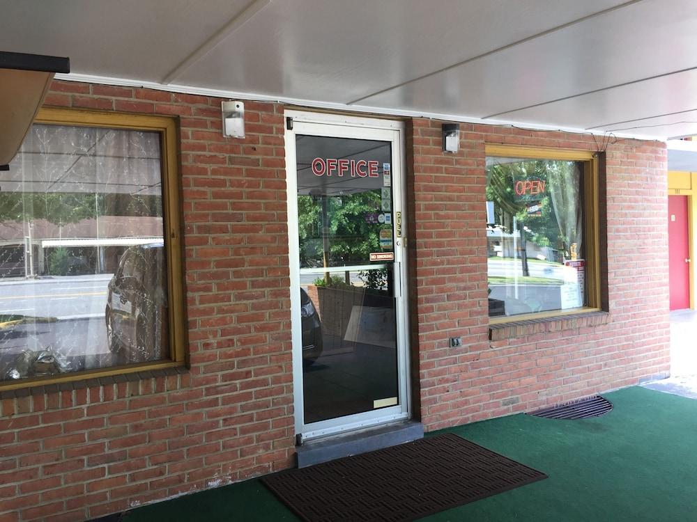 Royal Inn Motel photo 13