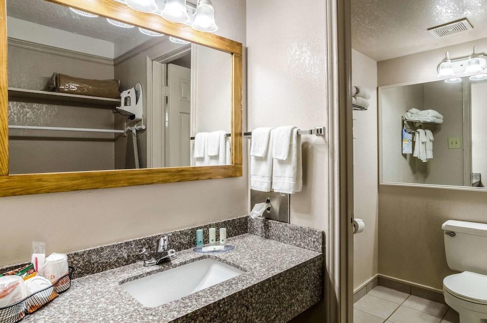 Quality Inn Buffalo photo 22