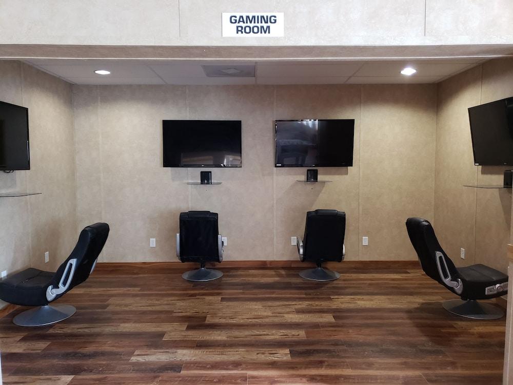Target Hospitality - Mentone Skillman Station Lodge photo 29