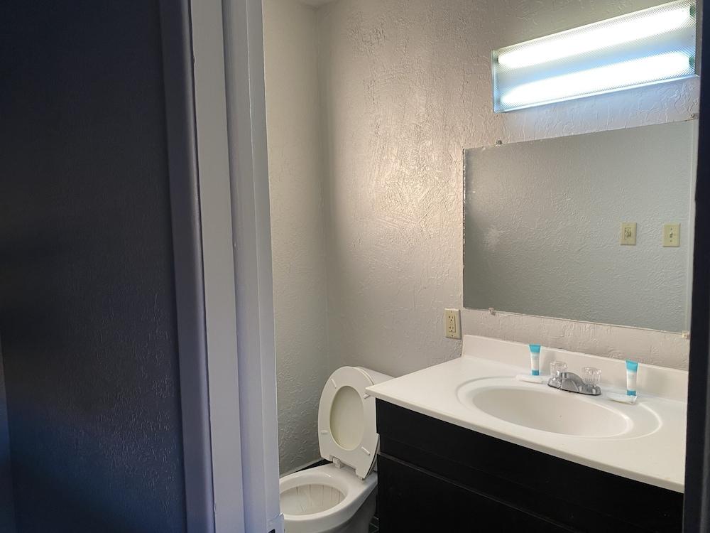 Four Corners Inn photo 39