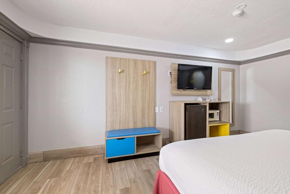 Days Inn by Wyndham Kenedy/Karnes City photo 4